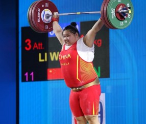 开云体育中国官网-举重女将勇夺铜牌，力量惊人