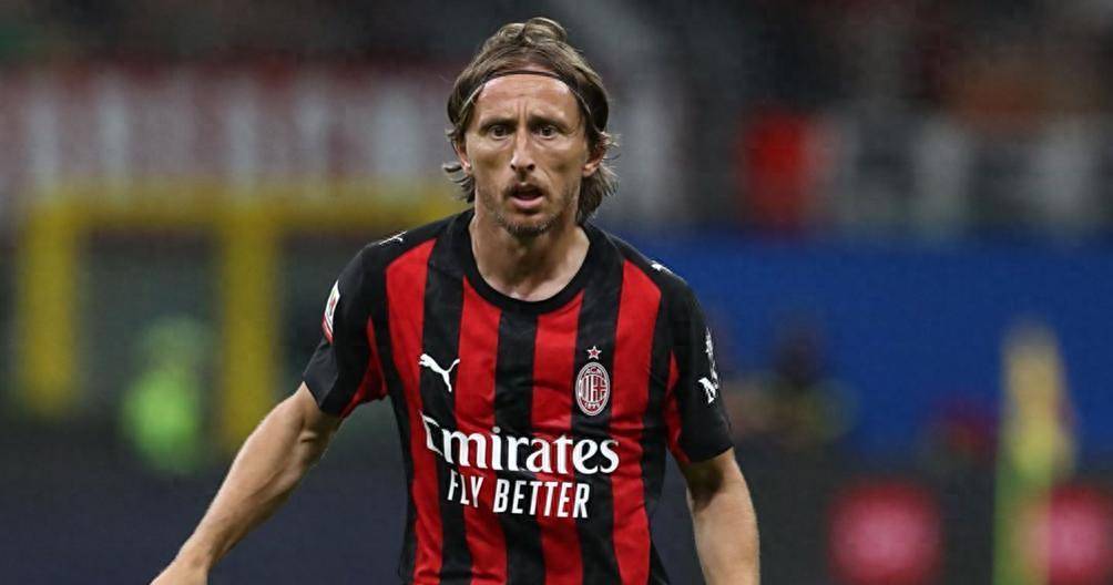 皇马鏖战曼联,莫德里奇点燃赛场 皇马鏖战曼联,莫德里奇点燃赛场