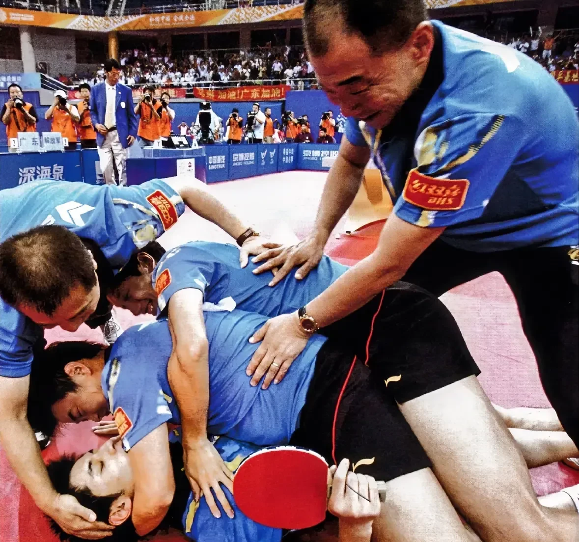 德国乒乓球队险胜英国乒乓球队，张继科送出助攻