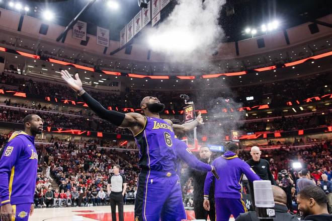 山东队轻取江苏队，詹姆斯点燃赛场