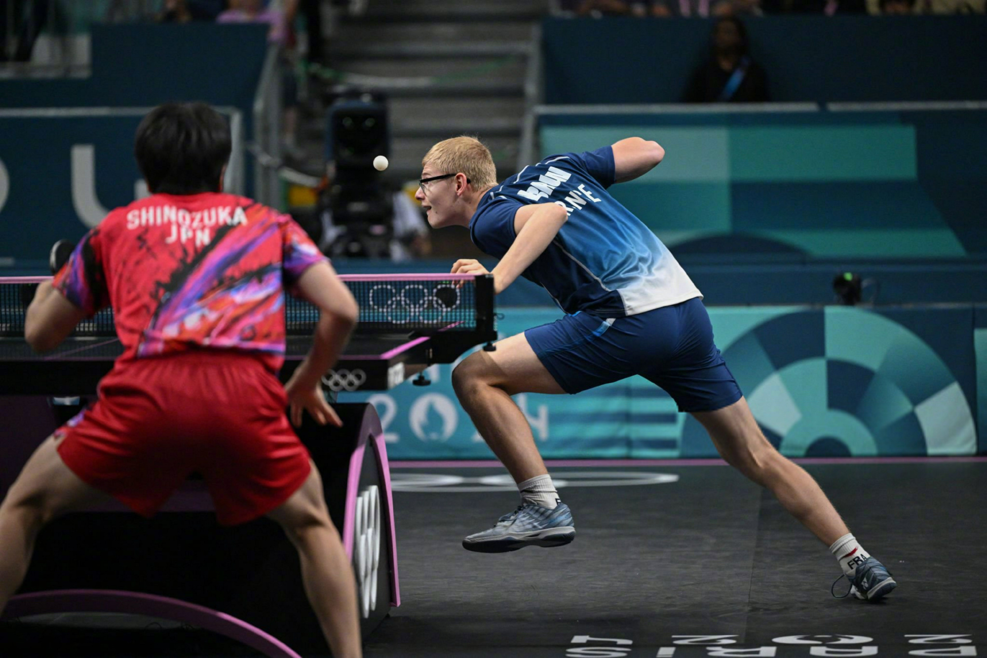 中国队险胜法国队,张本智和高光表现 中国队险胜法国队,张本智和高光表现