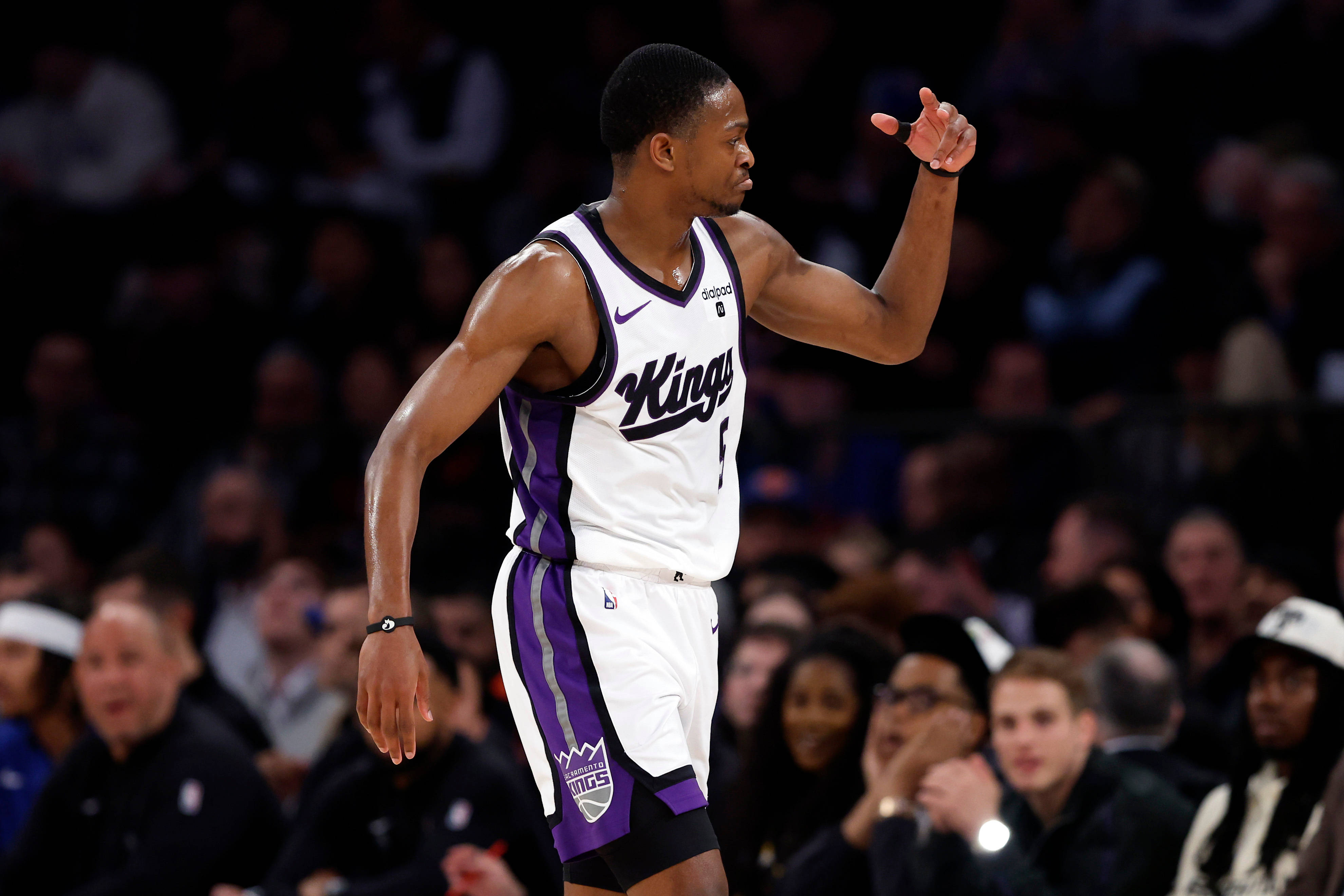 塞尔维亚男篮强势马刺,米切尔一己之力扛起全队 塞尔维亚男篮强势马刺,米切尔一己之力扛起全队