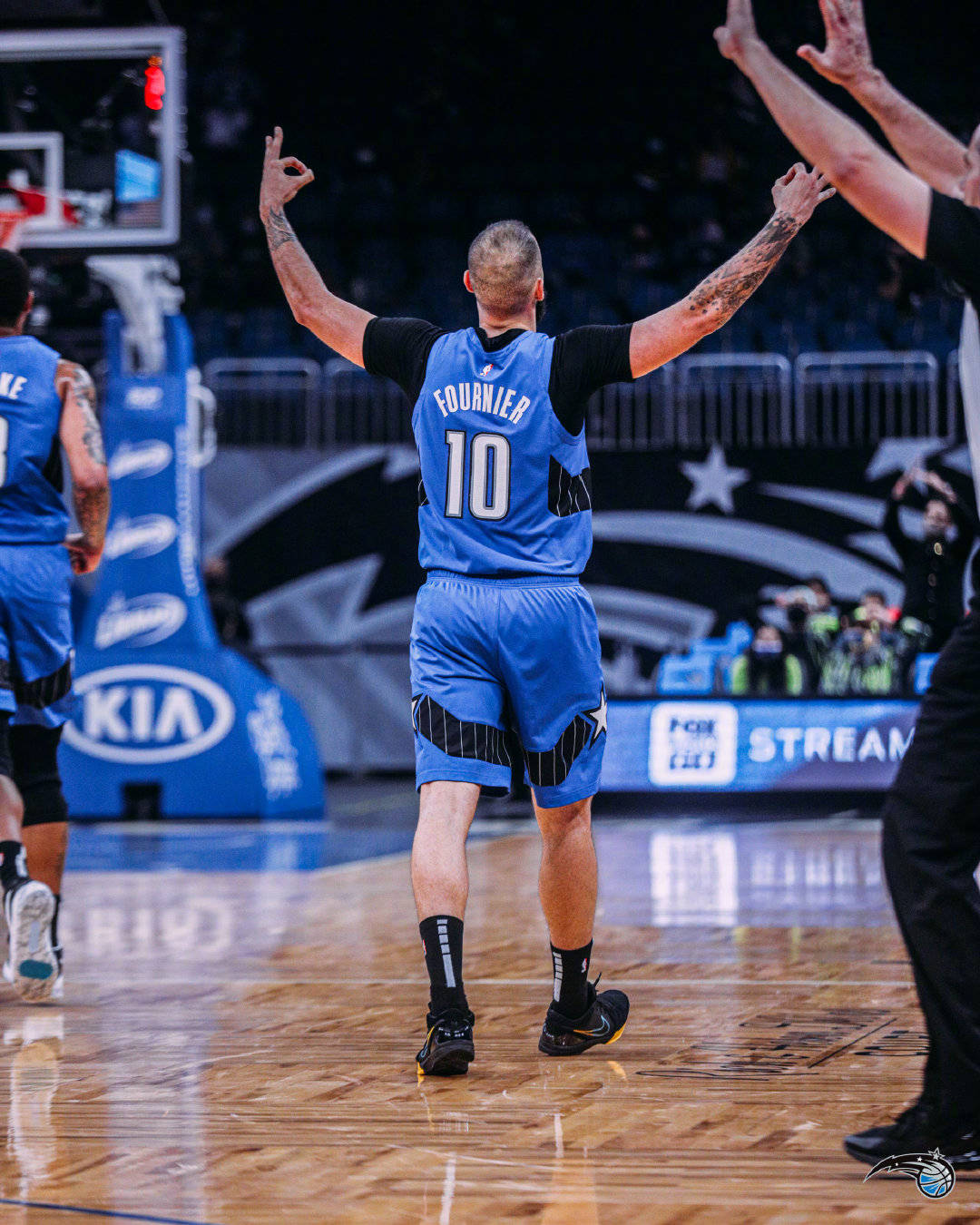 魔术翻盘尼克斯，武切维奇状态火热