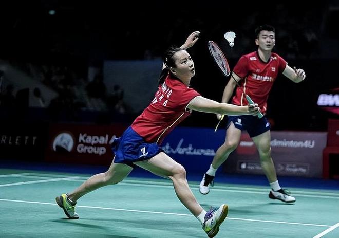 中国队轻取法国队,黄鸭组合关键制胜 中国队轻取法国队,黄鸭组合关键制胜