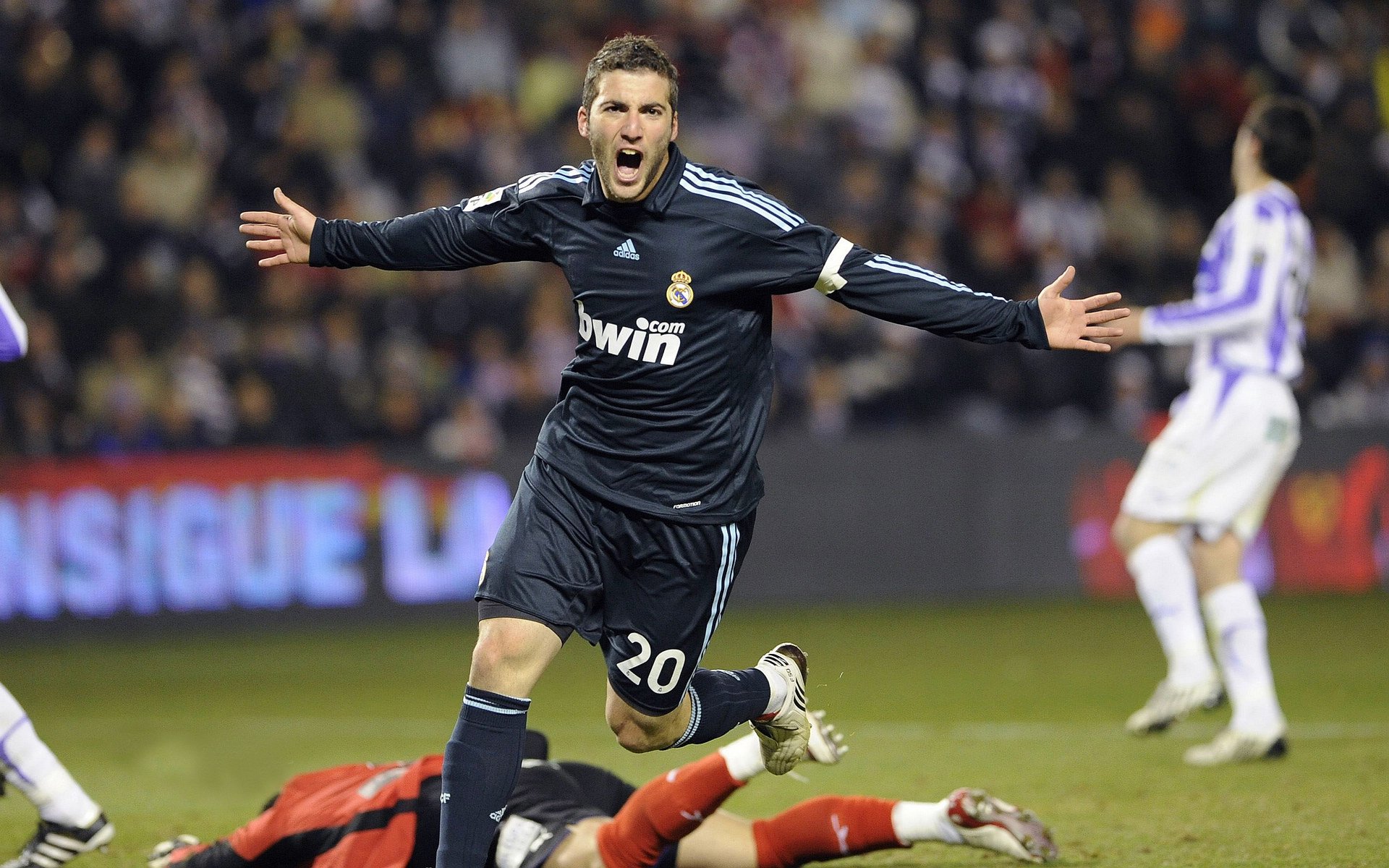 世界排名争夺战之夜，德罗赞攻防两端统治，书写不朽传奇